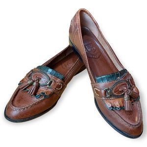 Vintage Fredelle Academia Brown Leather Loafers fits like a size 7-7.5